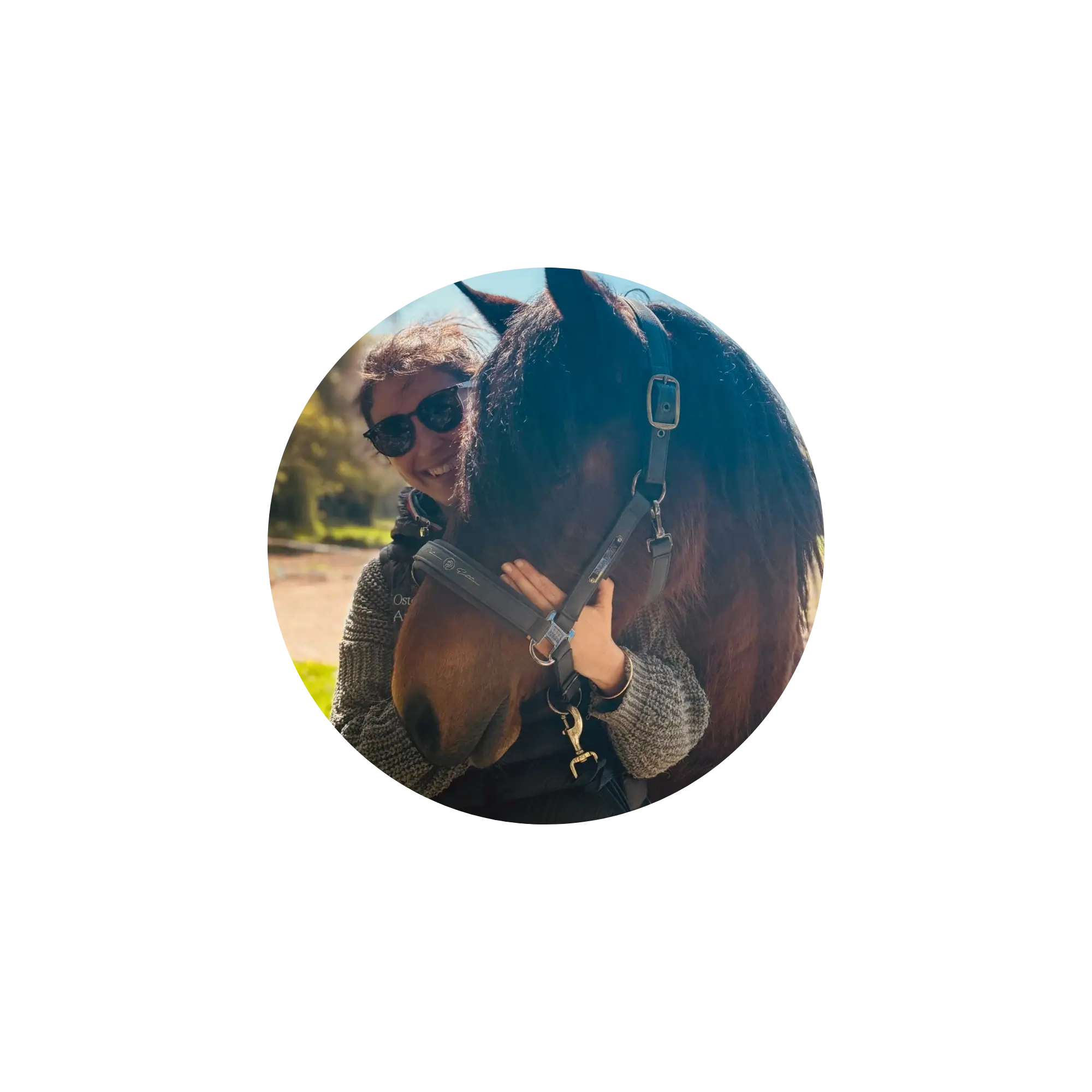 Claire, ostéopathe animalière à Saumur, est cliente d'Emporte Plume - identité visuelle et site web