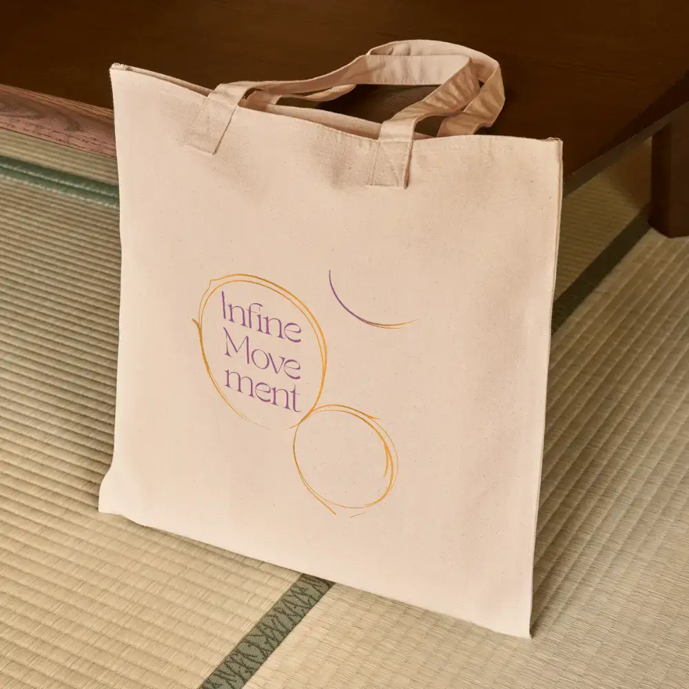 Exemple de mise en situation du logo de Infine Movement, créé avec Etincelle - Identité visuelle de base pour studio de yoga